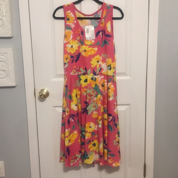 LuLaRoe Dresses & Skirts - LULAROE FLORAL DRESS WITH STRETCH